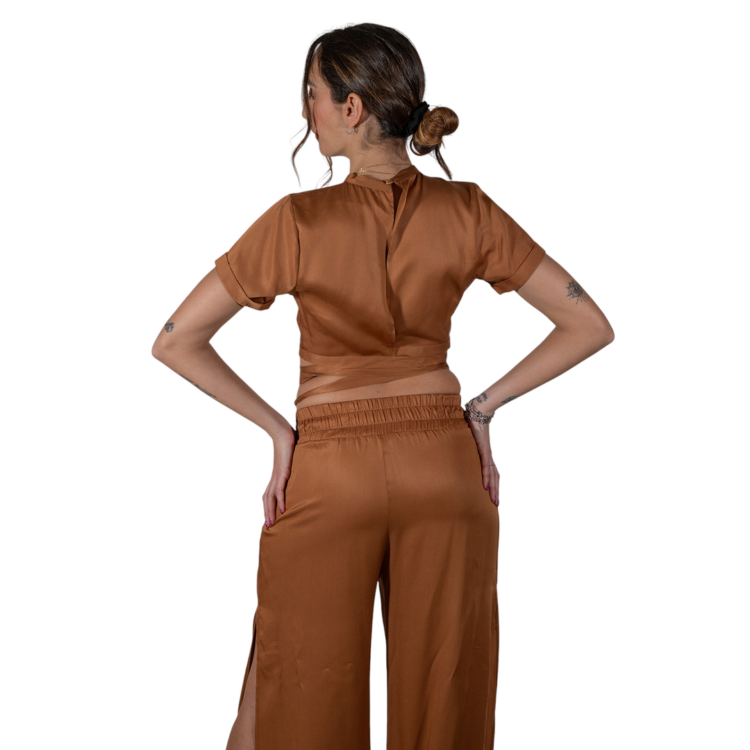 TOP À LACETS À LA TAILLE CAMEL