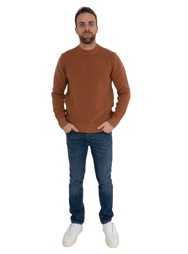 image-3-cercle-1901-col-roulé-laine-vierge-point-gennaro-terracotta-tricot-cn4624-col-roulé-p-gennaro-amande