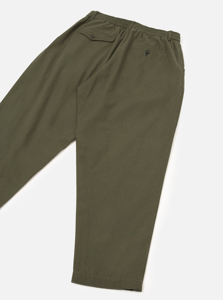 Universal Works Pleated Track Pant Brushed Moleskin Olive Verde - foto 5