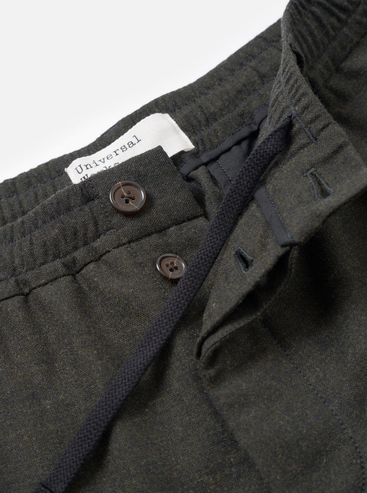 Universal Works Pleated Track Pant Recycled Italian Tweed Olive Verde - foto 4